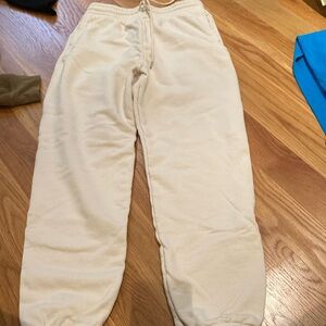 Woman’s UniQlo sweatpants size S.